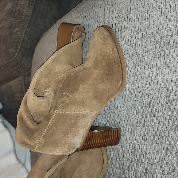 Michael kors suede/leather high boots, size 8 & 1/2. - Picture 2 of 16